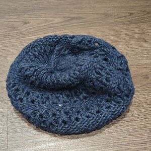 Fratelli‎ Talli Knit Beret in Dark Blue Hat
